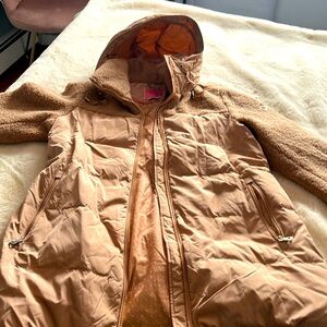 Súper súper cozy with hood and new Kate spade coat size large.